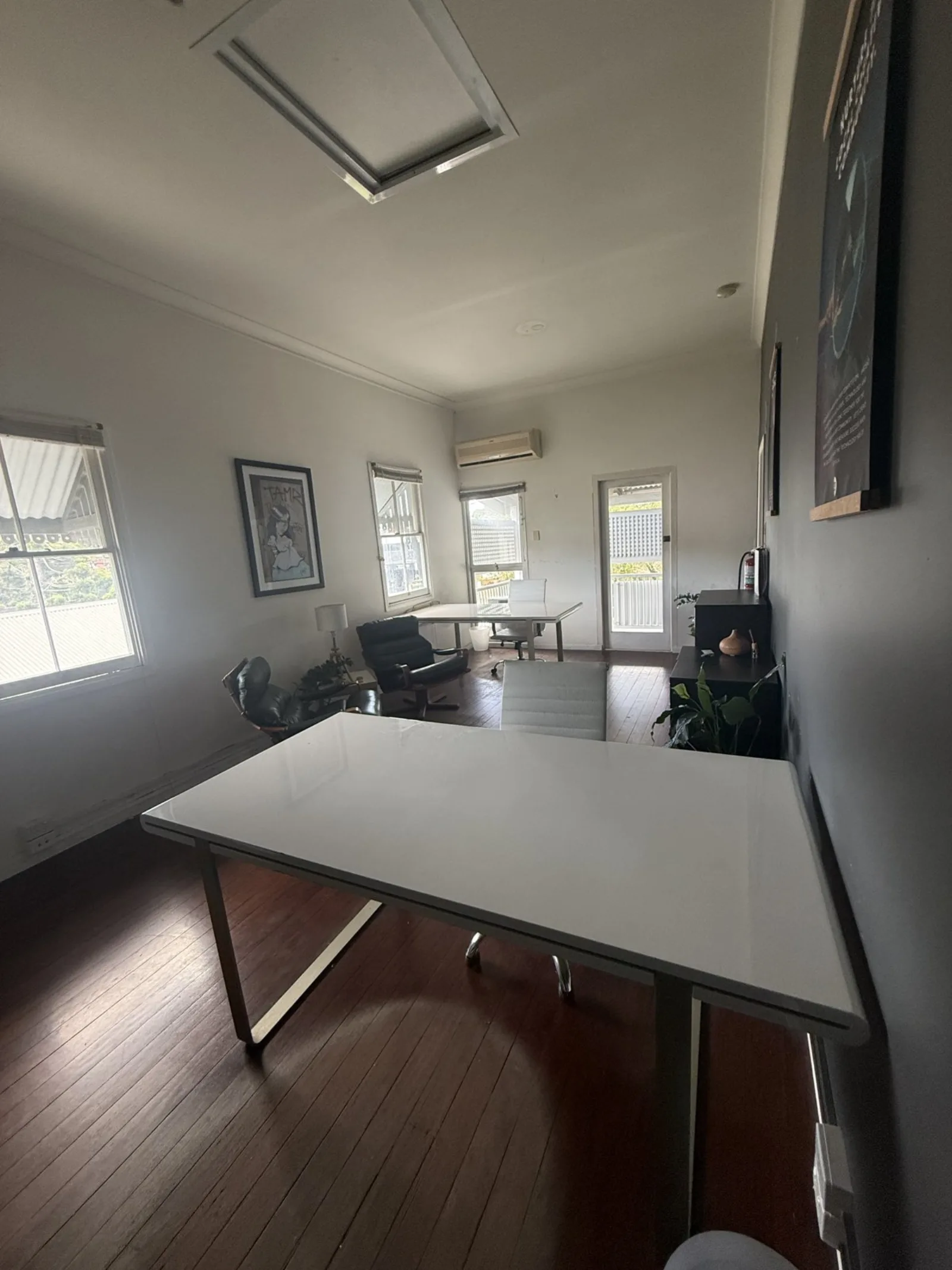 Office space for lease in Burleigh Heads with desks and natural light